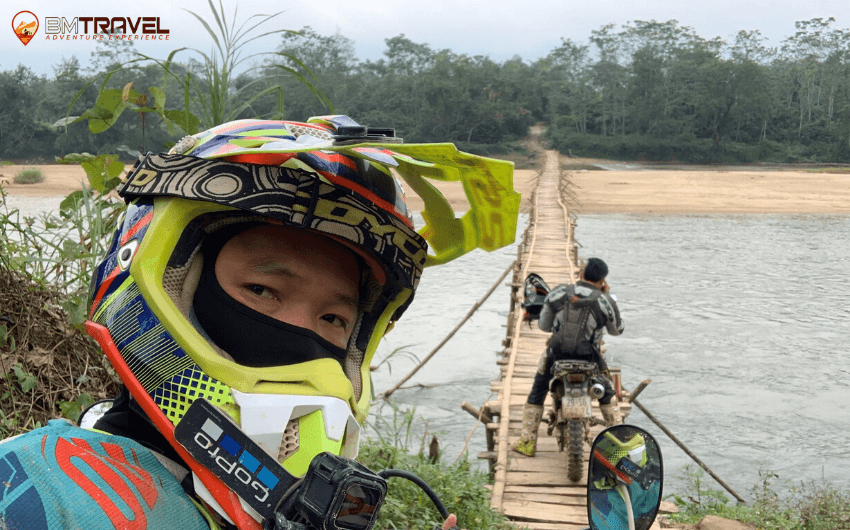 Riding motorcycle Sapa to Ninh Binh 