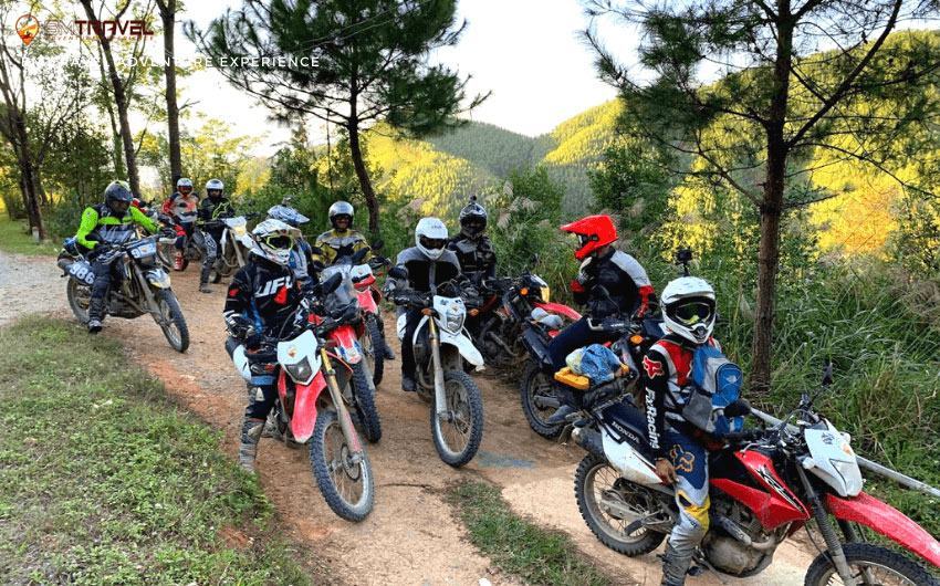 indochina crossing border - back Ã² the bike tours