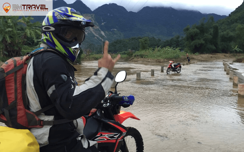 Cross country motorcycle ride to Pu Luong Nature Reserve