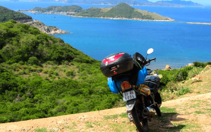 Start off from the road DT702 in Cam Ranh